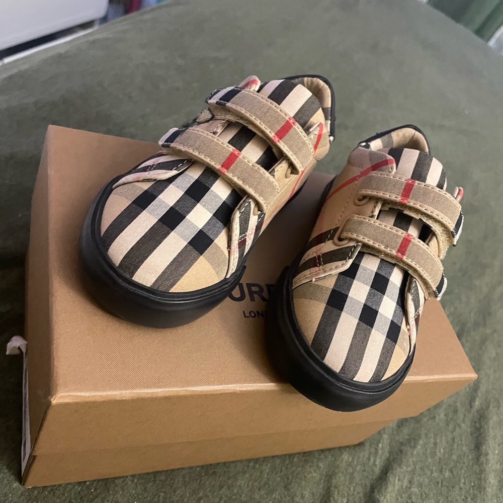 Burberry sneakers